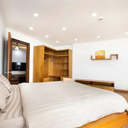 Spacious 2 Bedroom At City Center/1St District